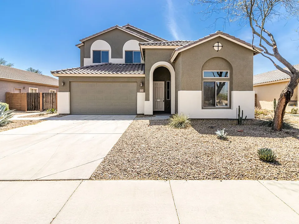 1225 E Prickly Pear St