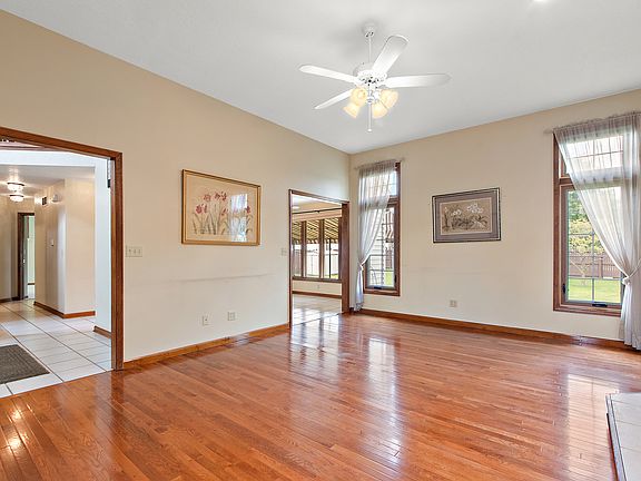 5th image of 1097 King Arthur Ln