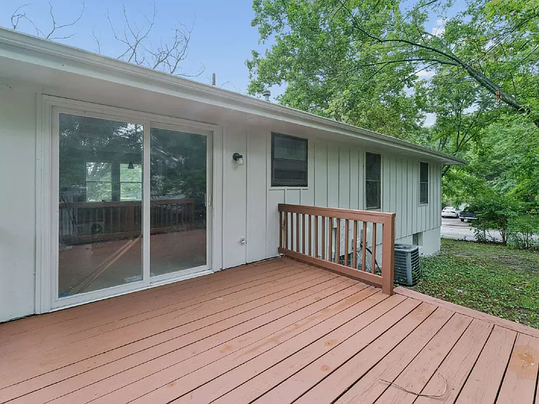 416 SE Claremont St — Photo 34