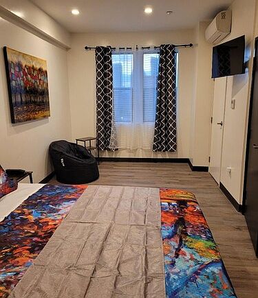 4th image of 547 9th Ave #200