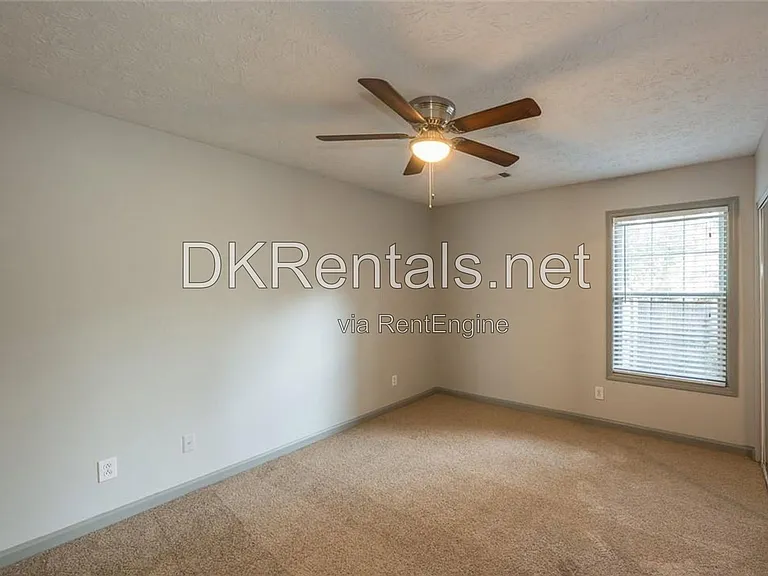 207 Daventry Way — Photo 15