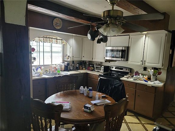 5th image of 61 E Cheshire Pl