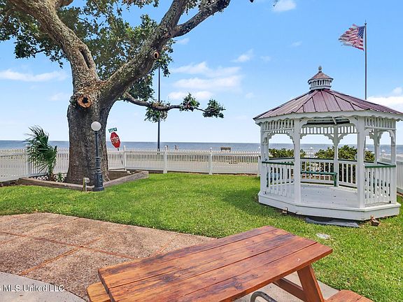 4th image of 316 E Beach Blvd