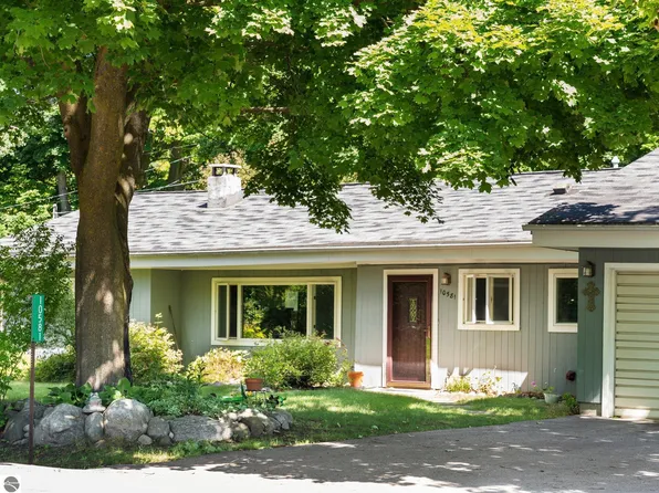 10581 E Grandview Rd, Traverse City, MI 49684