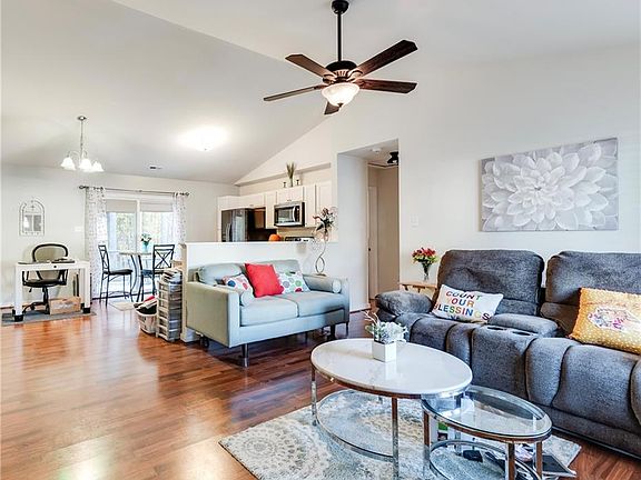 5th image of 21142 Baileys Grove Dr