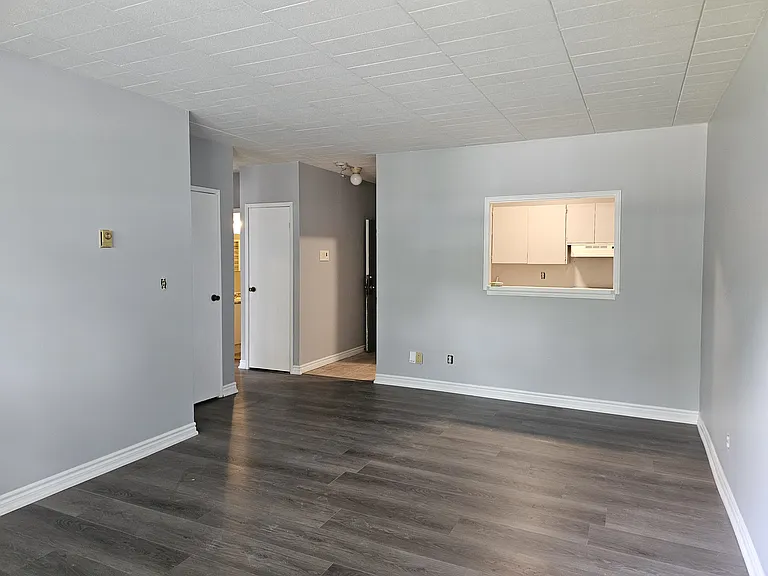 358 Queenston St — Photo 6