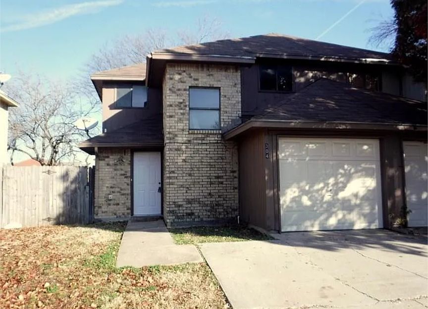 1st image of 304 Victoria Dr