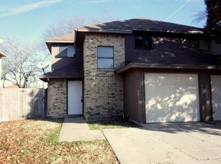 304 Victoria Dr, Grand Prairie, TX 75052