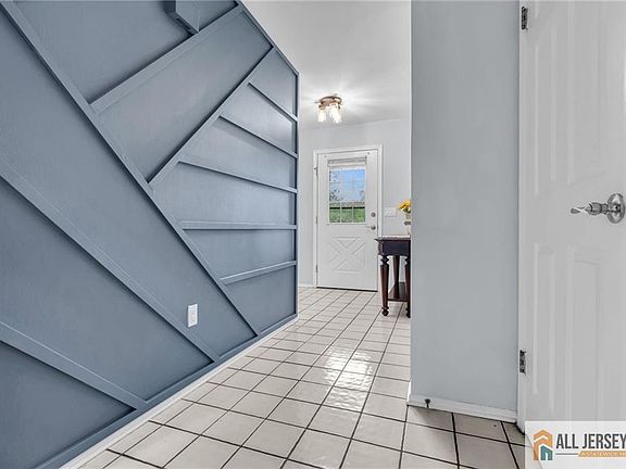3rd image of 27 Manor Dr