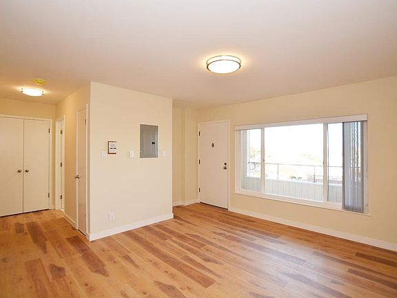 2nd image of 3315 Clement St #8
