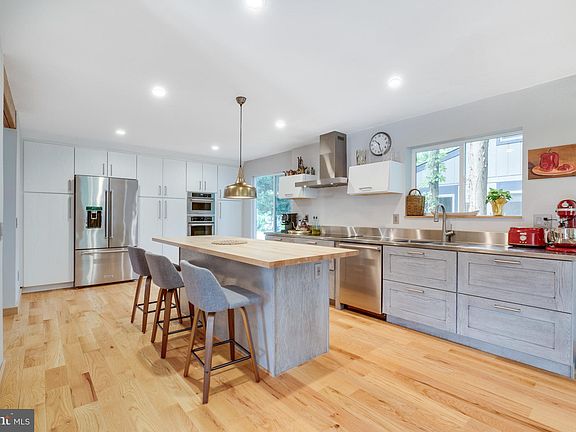 4th image of 2508 Congreve Ct