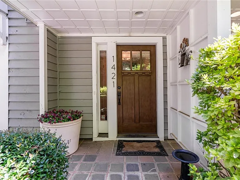 1421 Hillpine Ln NE — Photo 2