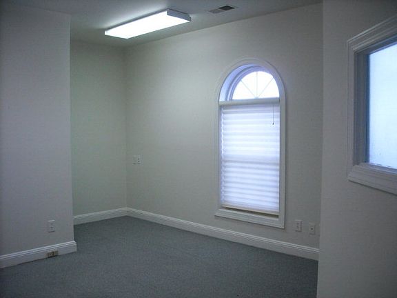 3rd image of 116 N Englewood Dr