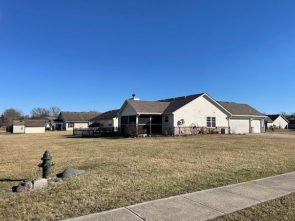 3rd image of 292 Sweetheart Ct
