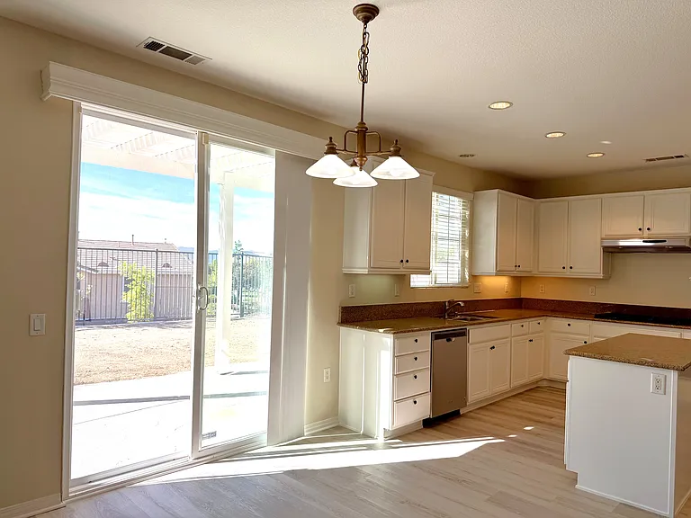 40220 Emily Pl — Photo 18