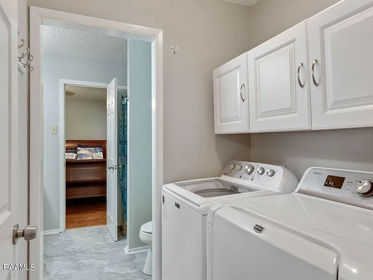 303 Plaza Village Dr — Photo 13