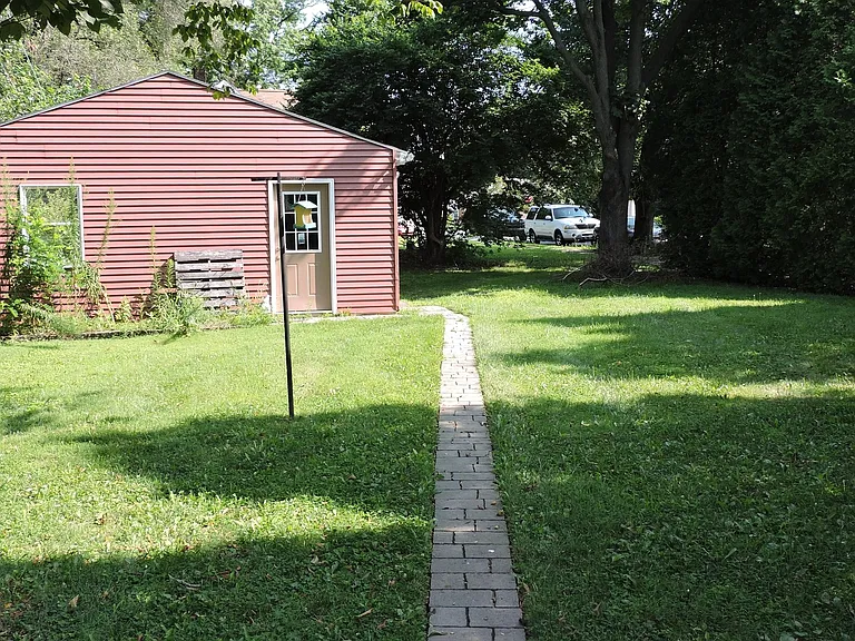 1939 E Jonathan St — Photo 13