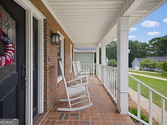 3rd image of 42 Woods Way