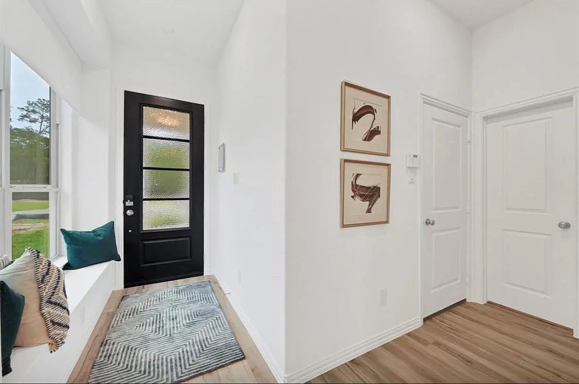 3 bed, 2.5 bath, 1891 sqft, $2,245 — Photo 3
