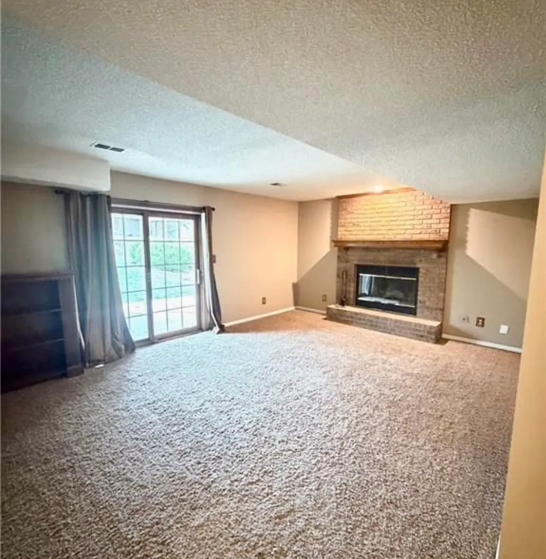 NW 57th Ter, Kansas City — Photo 3