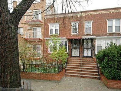 2525 37th St, Astoria, NY, 11103
