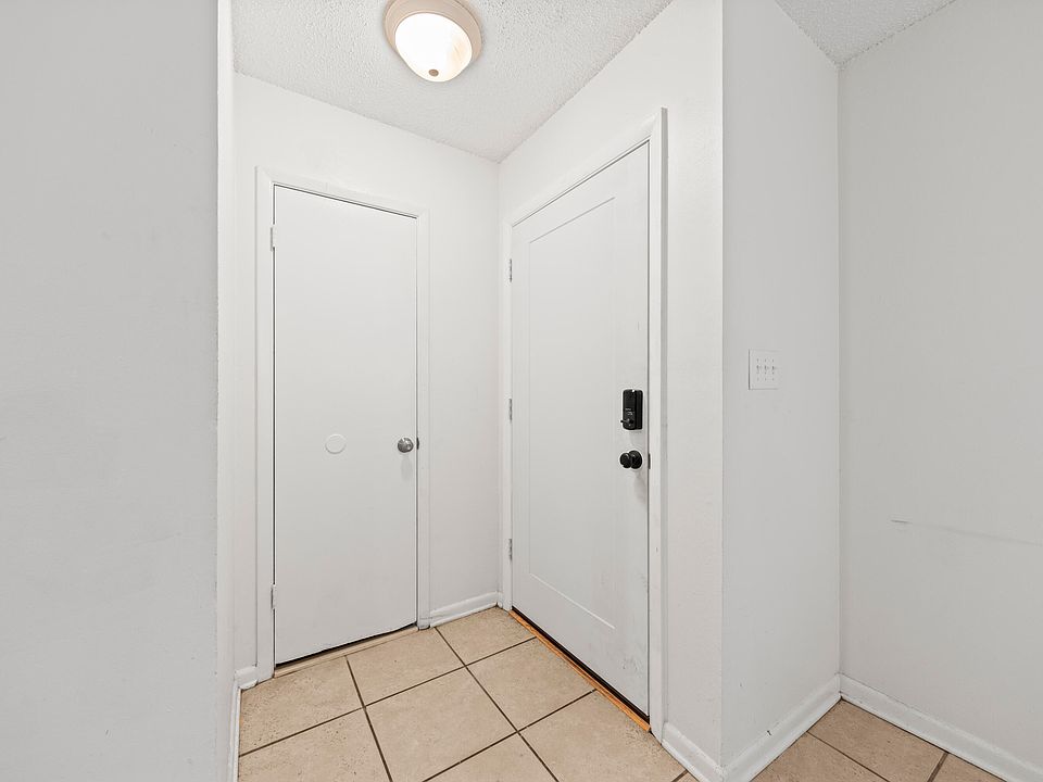 1st image of 129 Valencia Dr