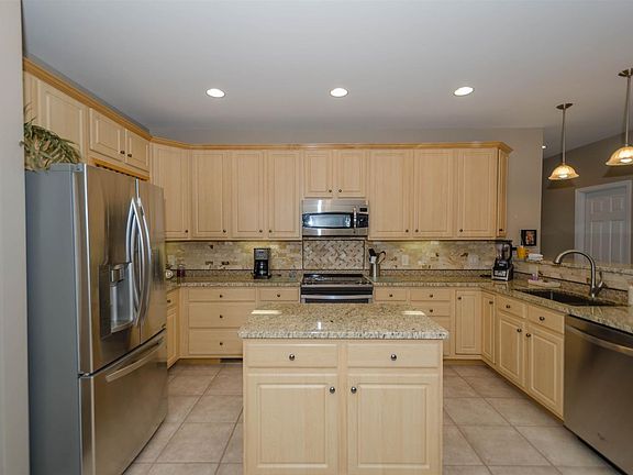 3rd image of 9645 Timberline Ct