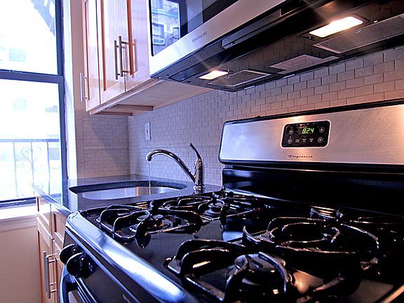 3rd image of 192 Bradhurst Ave APT 11