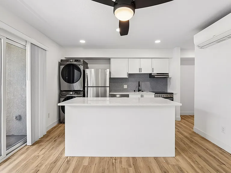 The Crest |NEWLY Renovated Studios, Lofts, 1, 2 & 3 Bedroom Homes Near the Beach — Photo 98