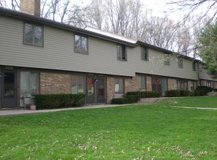 2447 Echo Valley Dr, Stow, OH 44224