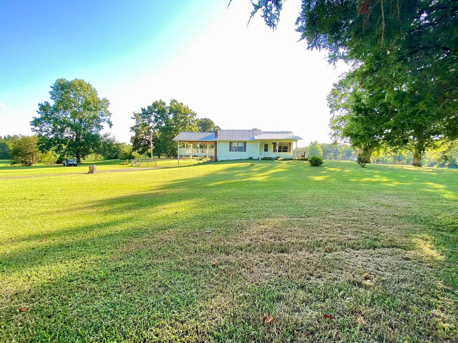 4 bed, 2.5 bath, 2300 sqft, $2,000 — Photo 3