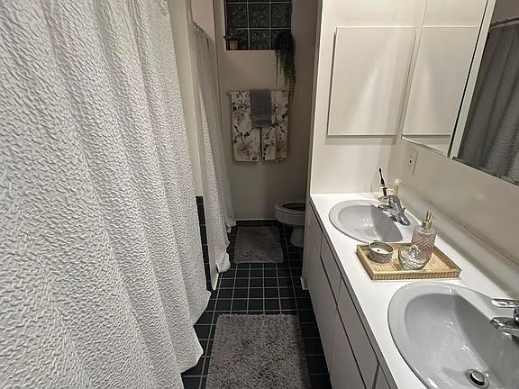 5th image of 704 Bellefonte St APT 2