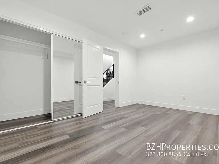6006-6002 Klump Ave — Photo 14
