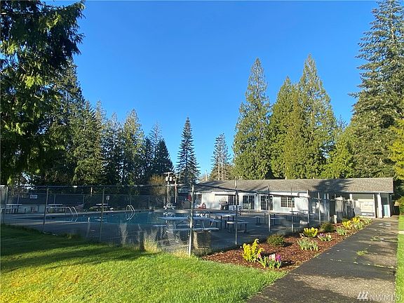 3rd image of 307 E Soundview Dr