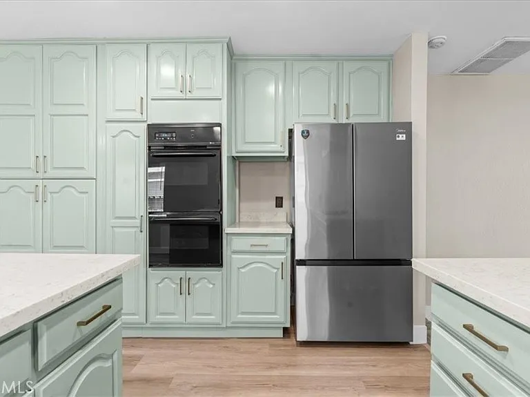 943 N Orange Ave — Photo 5