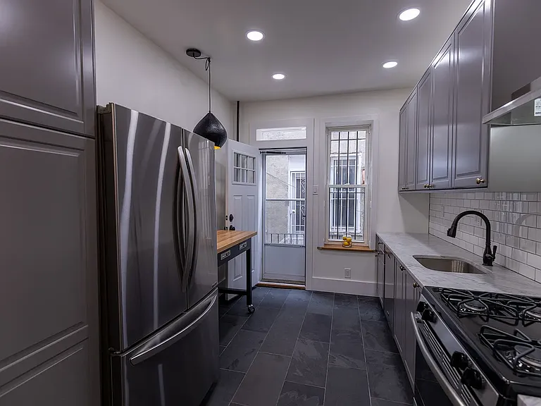 293 Montgomery St #1 — Photo 11
