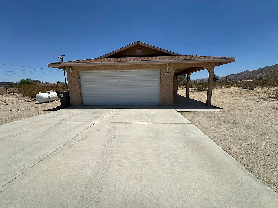 6693 Mariposa Ave