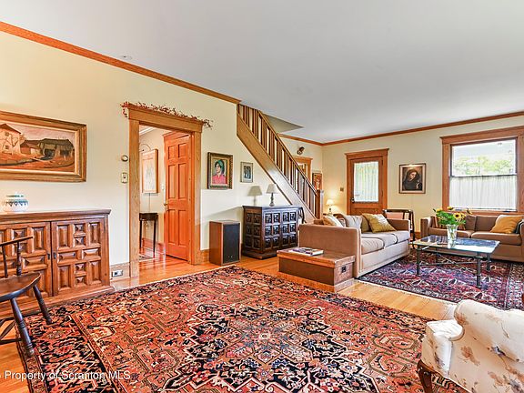 5th image of 218 Weatherby St
