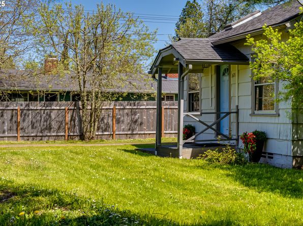3621 E Amazon Dr, Eugene, OR 97405