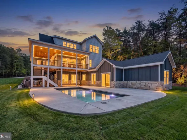 200 Sweetwater Dr, Penhook, VA 24137