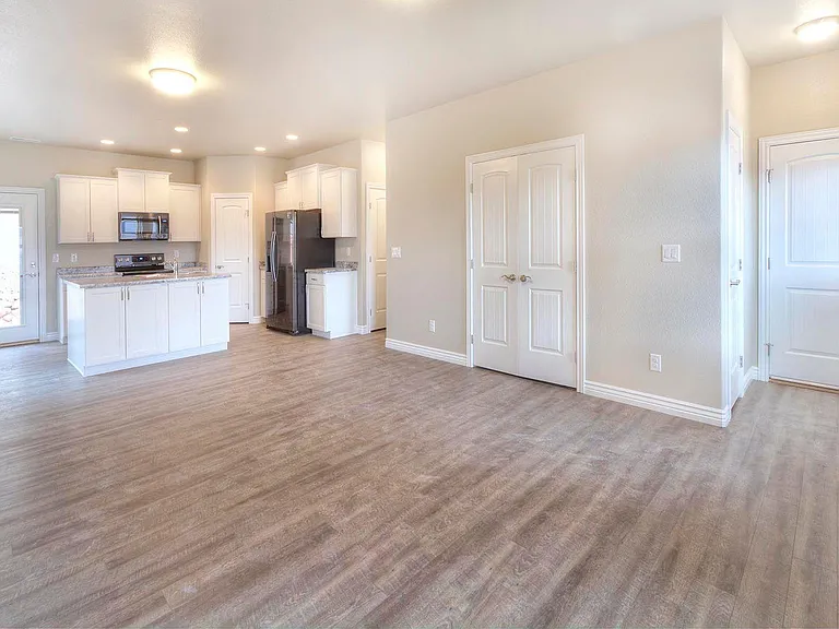 2495 Wheaton Dr — Photo 4