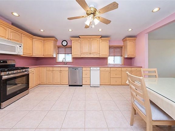 4th image of 77 Furness Pl