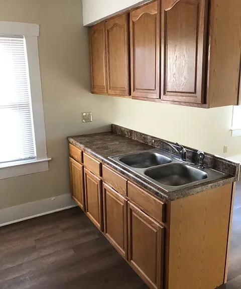 605 S Logan Ave — Photo 12
