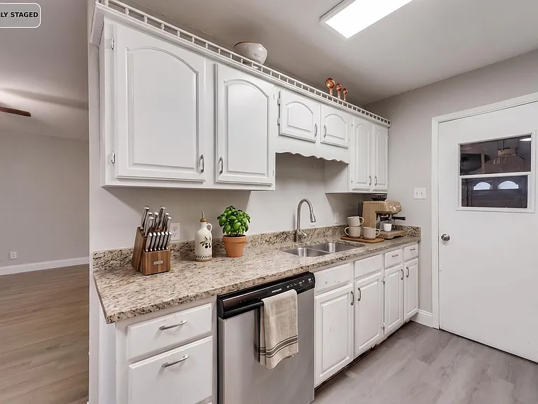 6013 Barry Dr — Photo 5