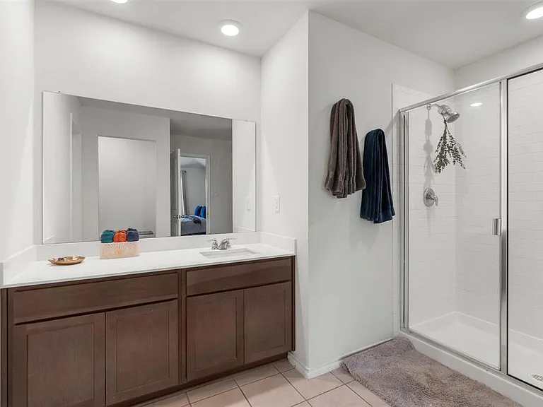1304 Lowhill Dr — Photo 19