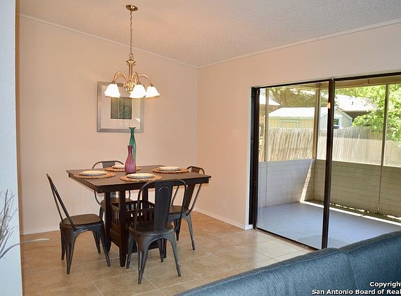 5th image of 3414 Meadow Head Dr