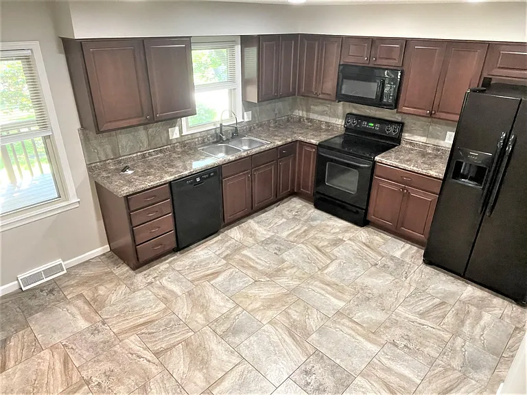 14585 Red Rock Dr — Photo 8