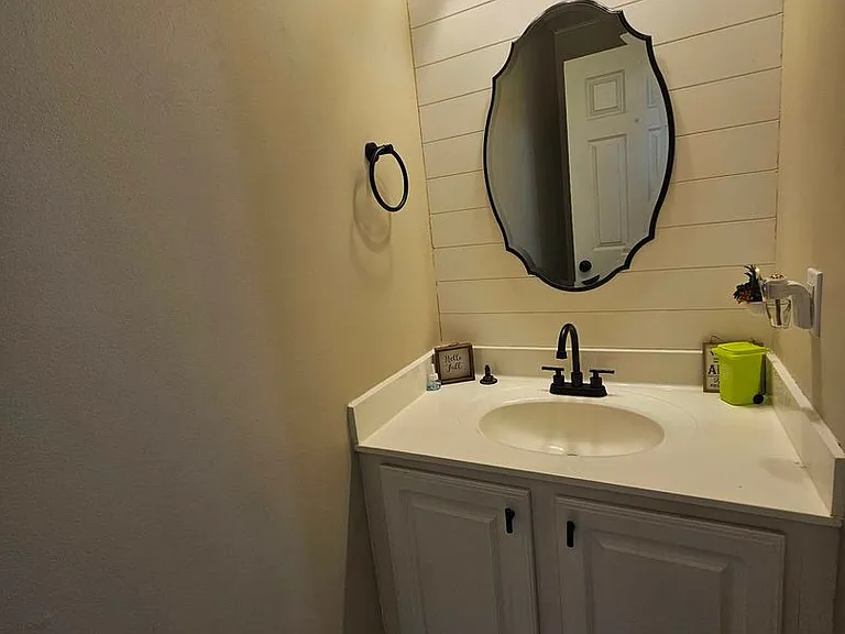 111 Casey Ct — Photo 15