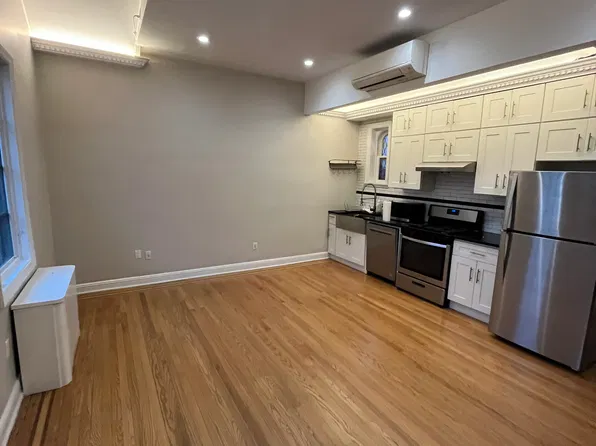 47-16 Ditmars Boulevard image 1 of 6