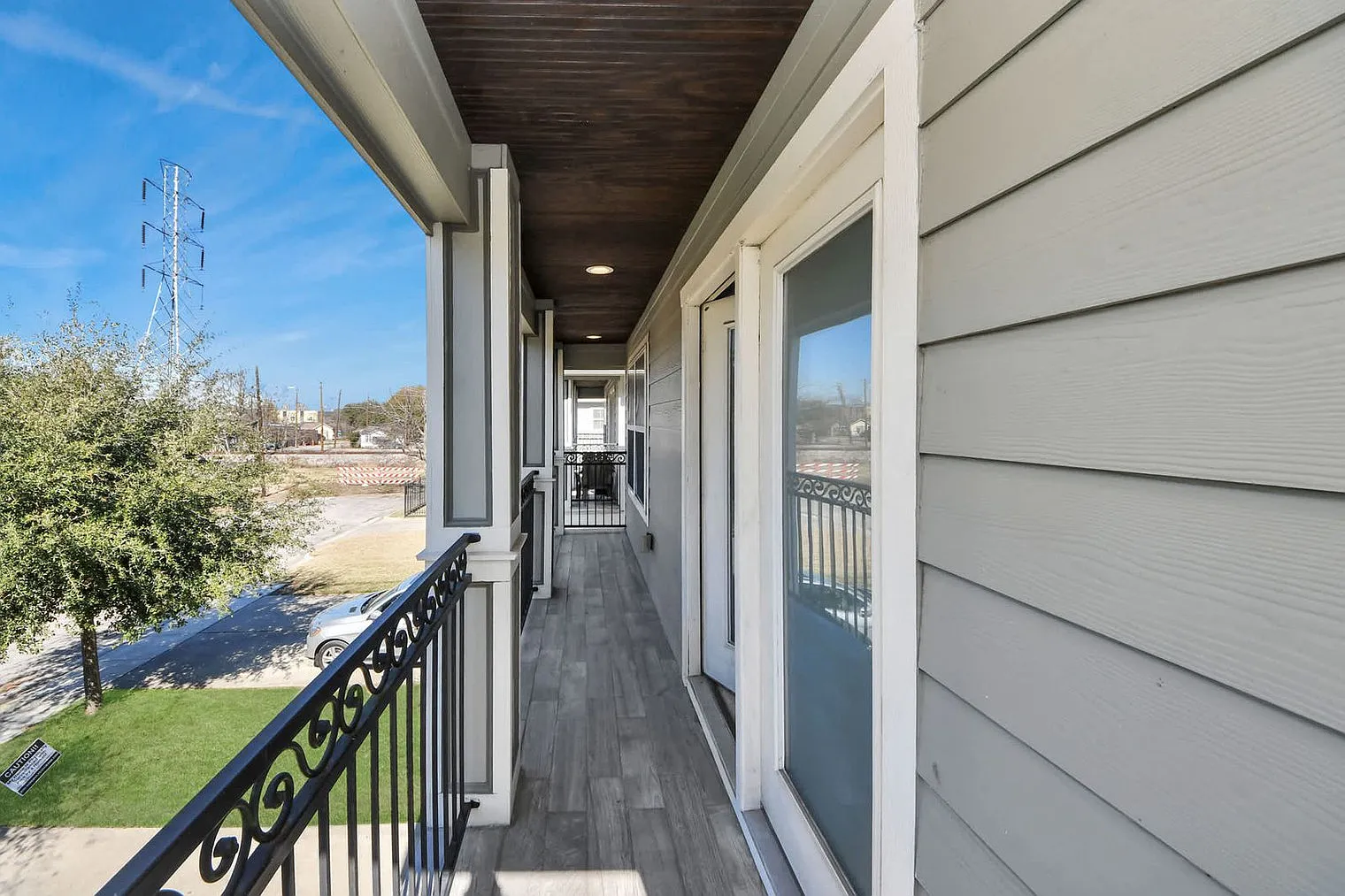 3 bed, 2.0 bath, 1689 sqft, $3,979 — Photo 4